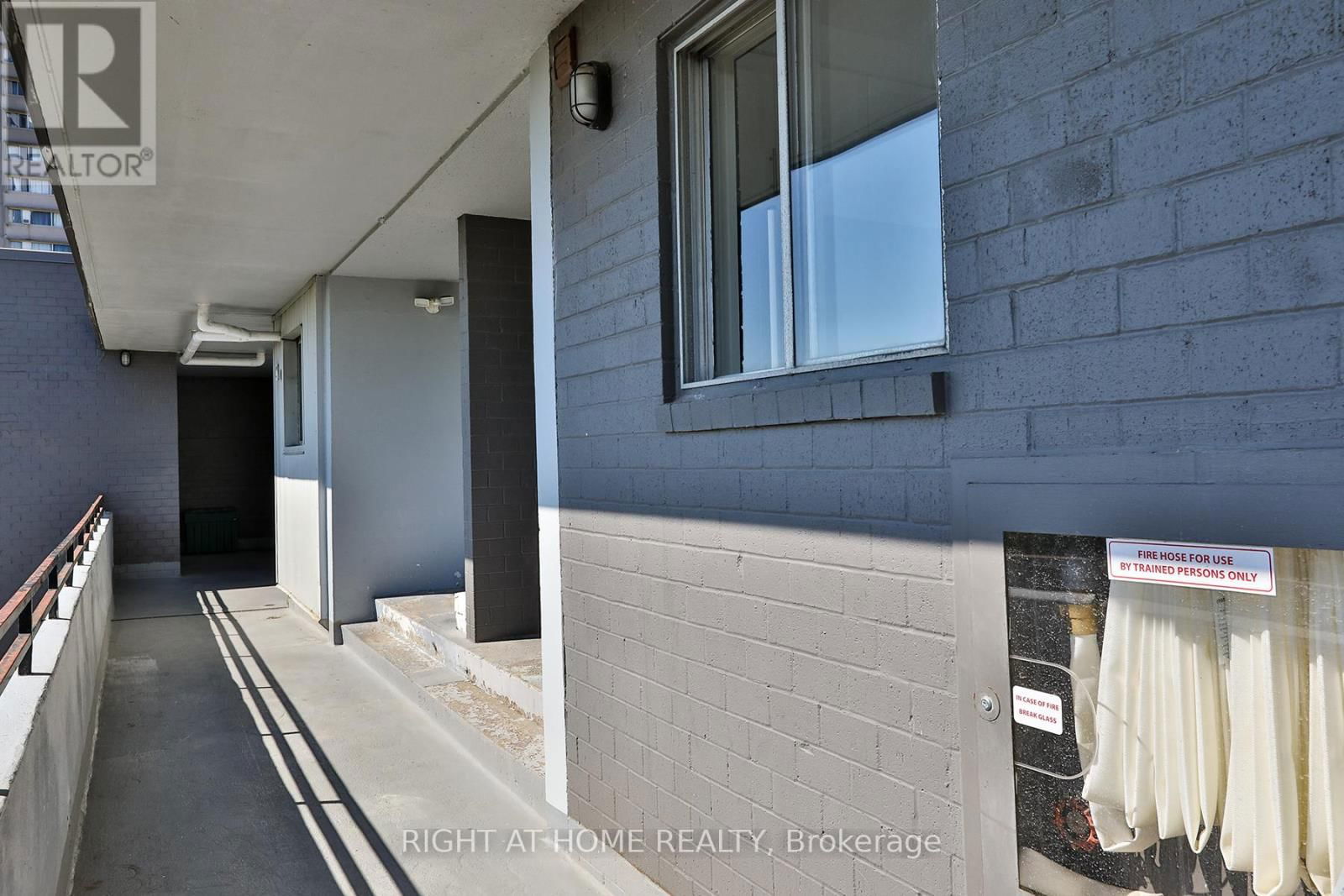 302 - 35 SUNNY GLENWAY Image 4