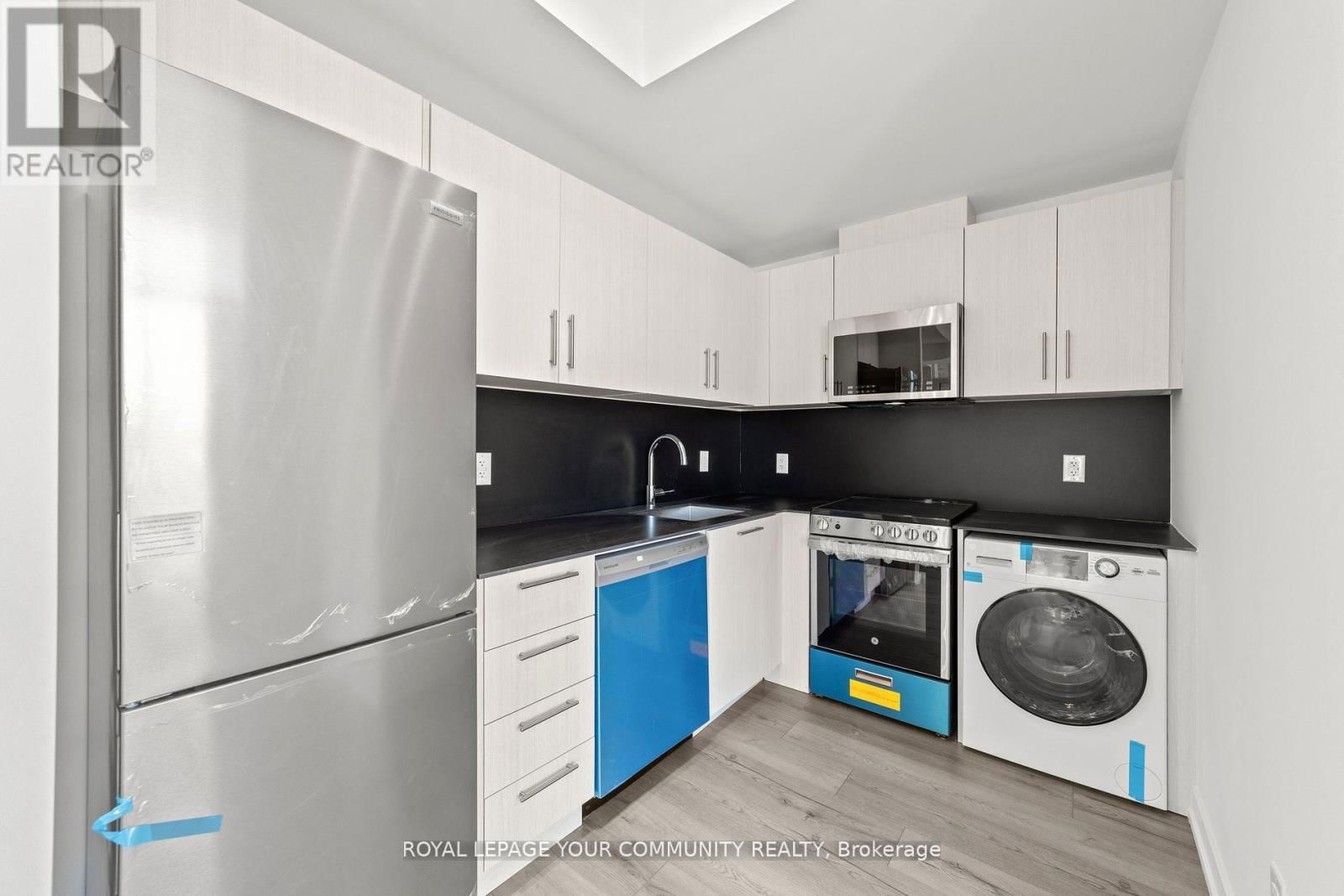 MAIN - 851 SHEPPARD AVENUE W Image 13