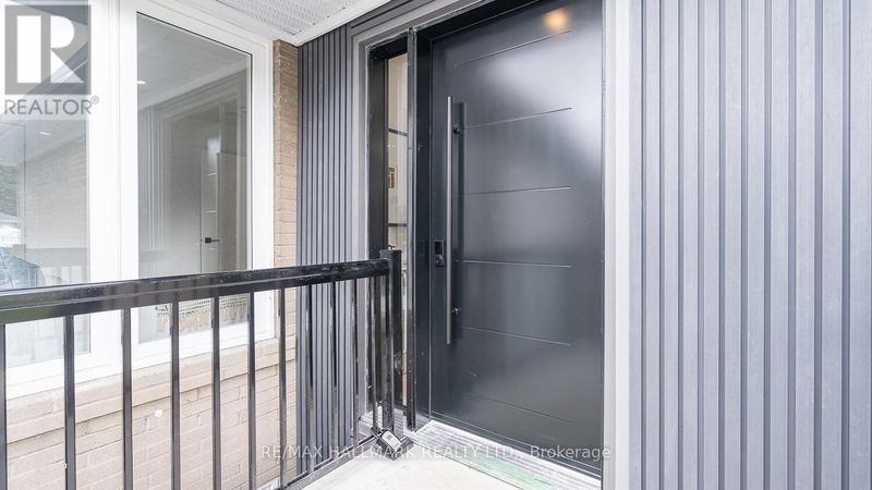 118 Clifton Avenue  Toronto (Bathurst Manor), M3H4L3 | Image 6