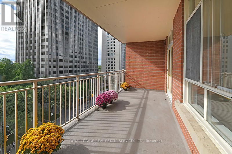  704 - 1 Deer Park Crescent  Toronto (Yonge-St. Clair), M4V3C4 | Image 19