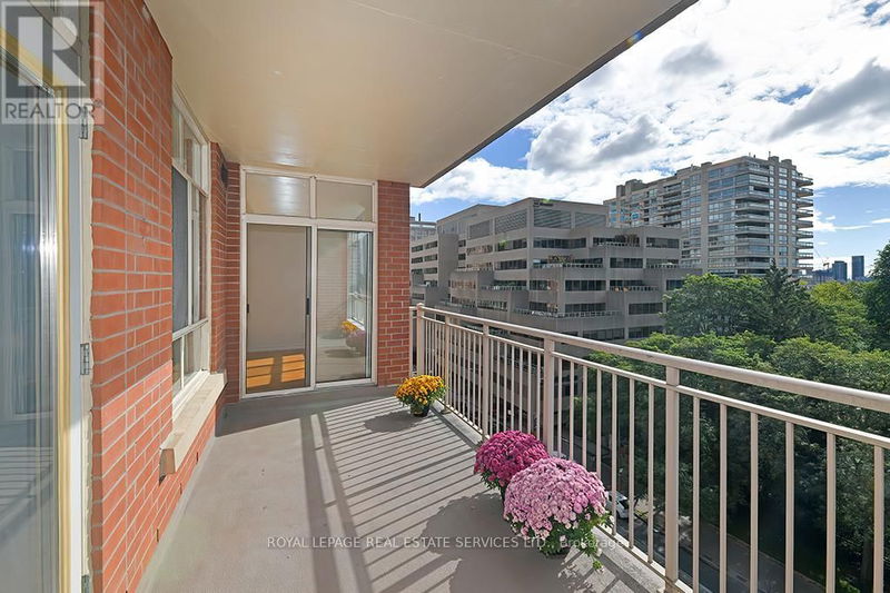  704 - 1 Deer Park Crescent  Toronto (Yonge-St. Clair), M4V3C4 | Image 21