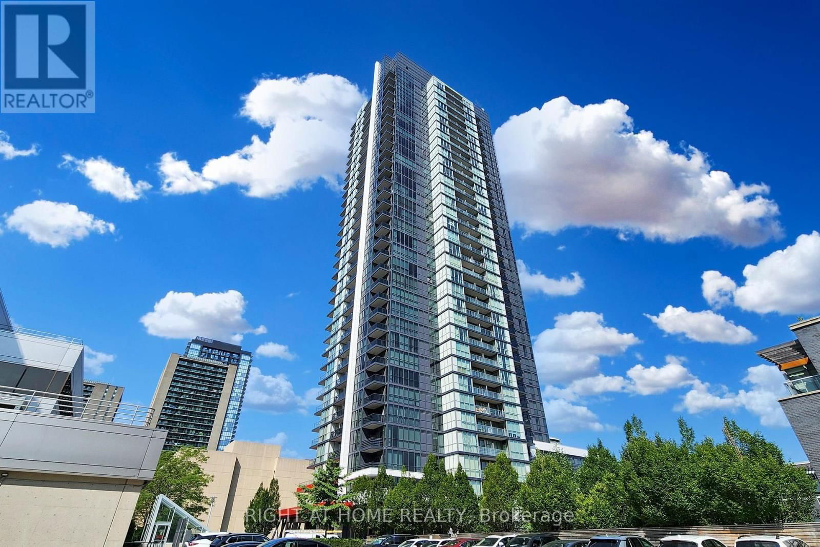 313 - 88 SHEPPARD AVENUE E Image 1