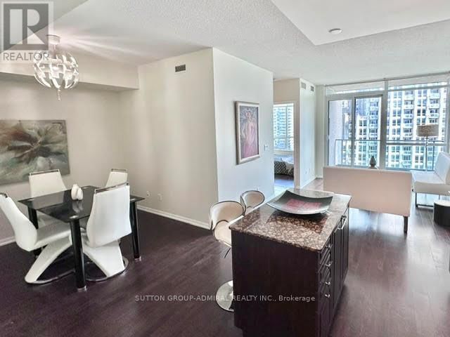  2001 - 215 Fort York Boulevard  Toronto (Waterfront Communities), M5V4A2 | Image 12