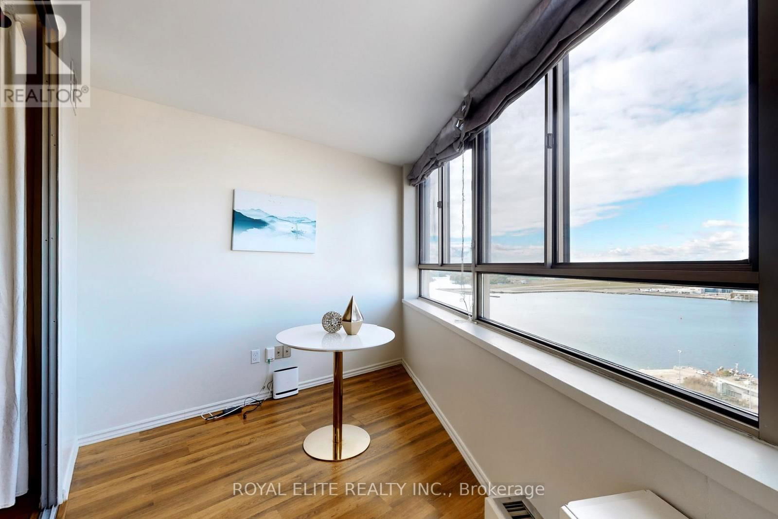 2504 - 270 QUEENS QUAY W Image 15