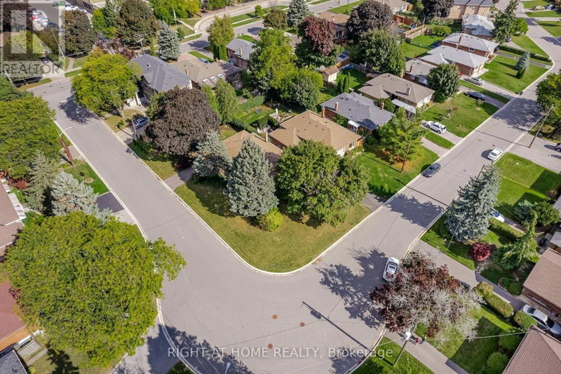 22 Coral Cove Crescent  Toronto (Parkwoods-Donalda), M3A1G8 | Image 3