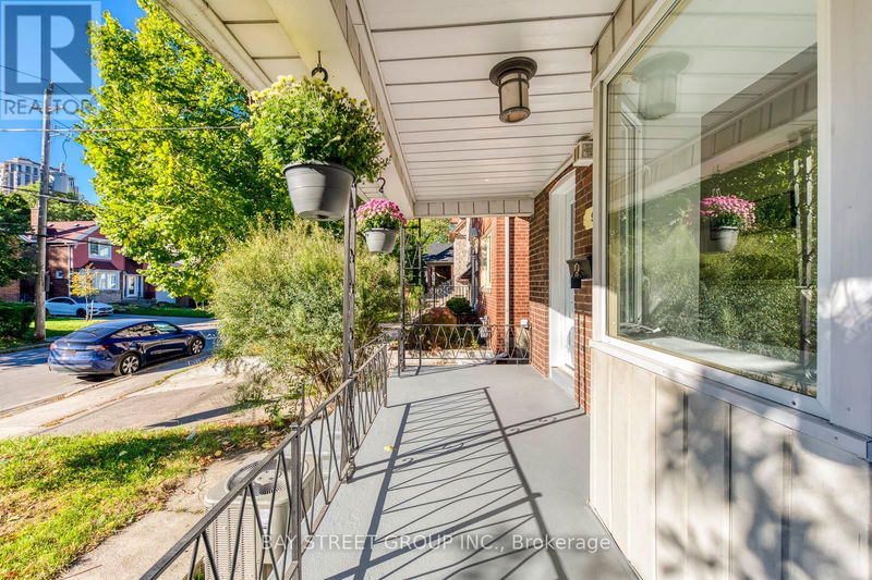 90 Avondale Avenue  Toronto (Willowdale East), M2N2V2 | Image 2