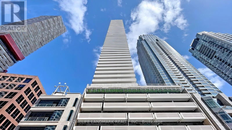  3705 - 2221 Yonge Street  Toronto (Mount Pleasant West), M4S2B4 | Image 1