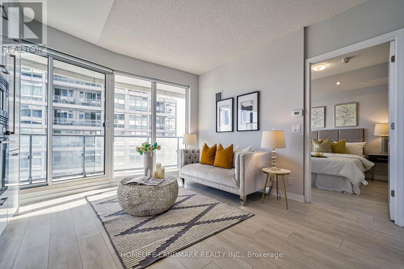  3705 - 2221 Yonge Street  Toronto (Mount Pleasant West), M4S2B4 | Image 4