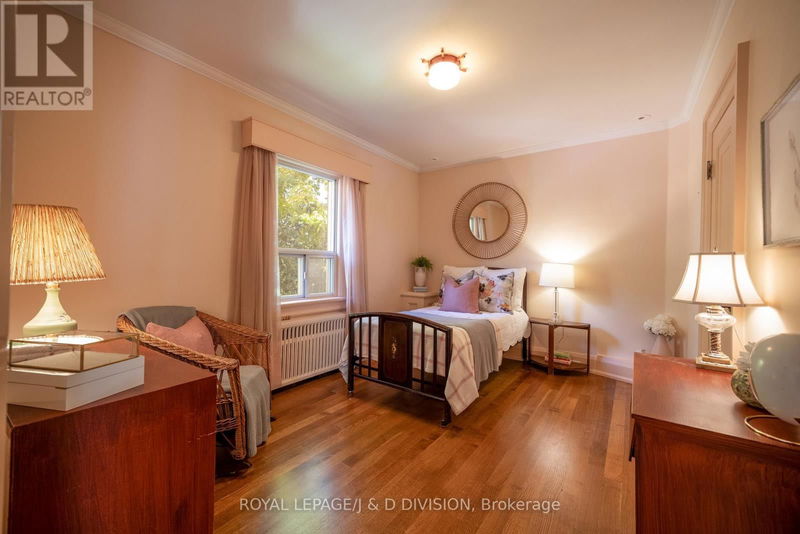 92 Golfdale Road  Toronto (Lawrence Park North), M4N2B7 | Image 20