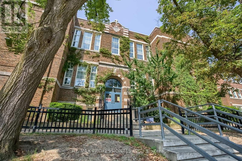 203 Brookdale Avenue  Toronto (Lawrence Park North), M5M1P4 | Image 32