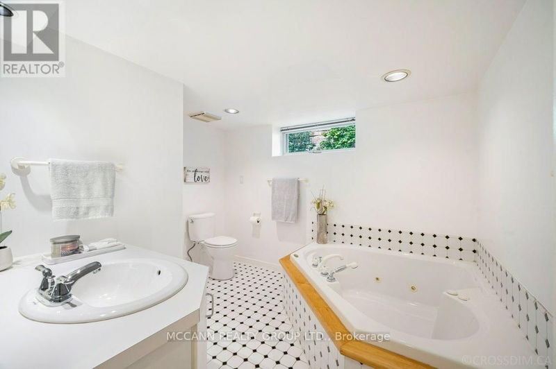 48 Joicey Boulevard  Toronto (Bedford Park-Nortown), M5M2S9 | Image 33