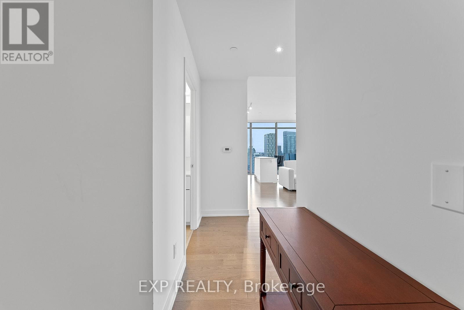 4011 - 20 LOMBARD STREET Image 3