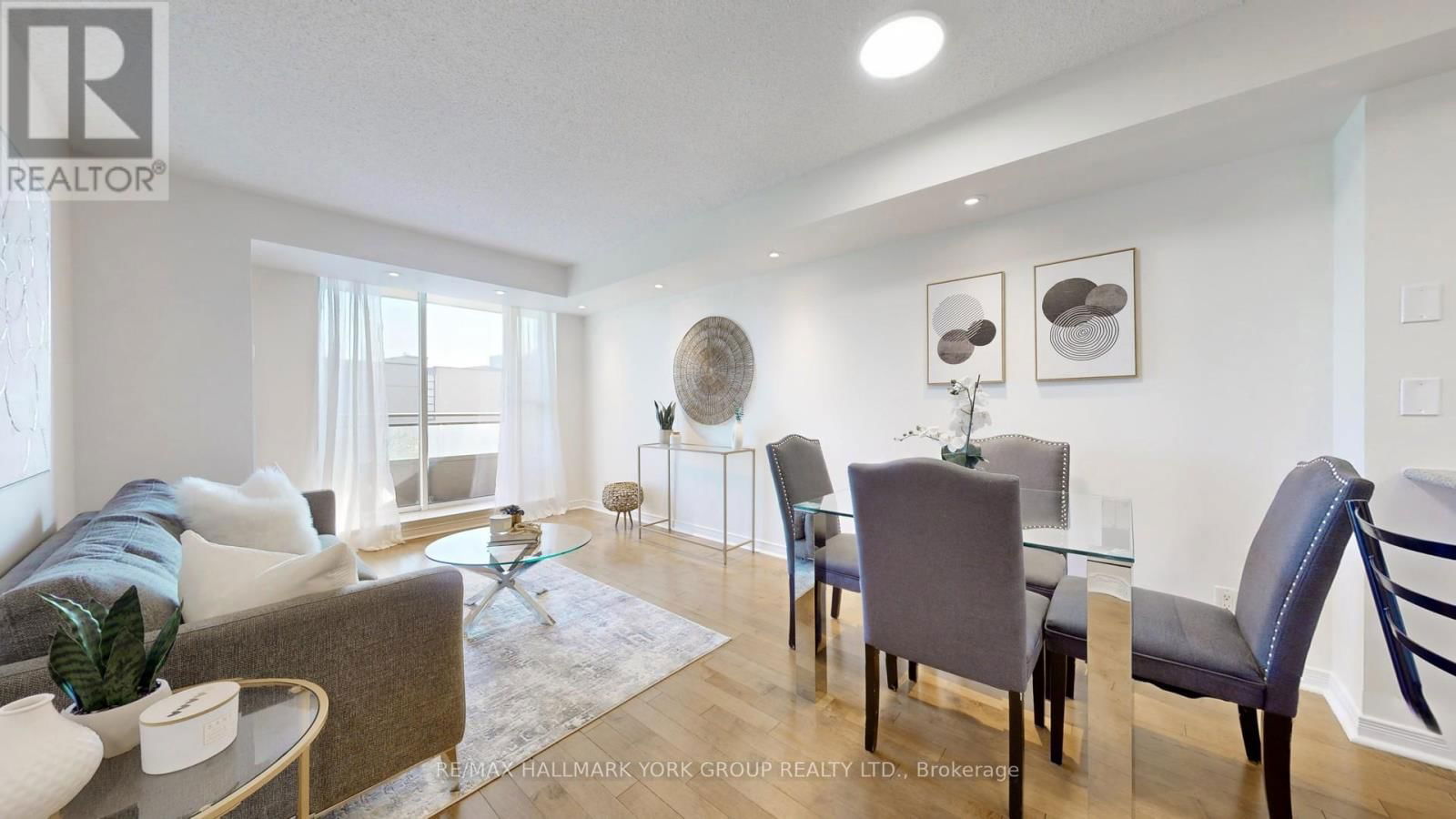 512 - 245 DAVISVILLE AVENUE Image 4