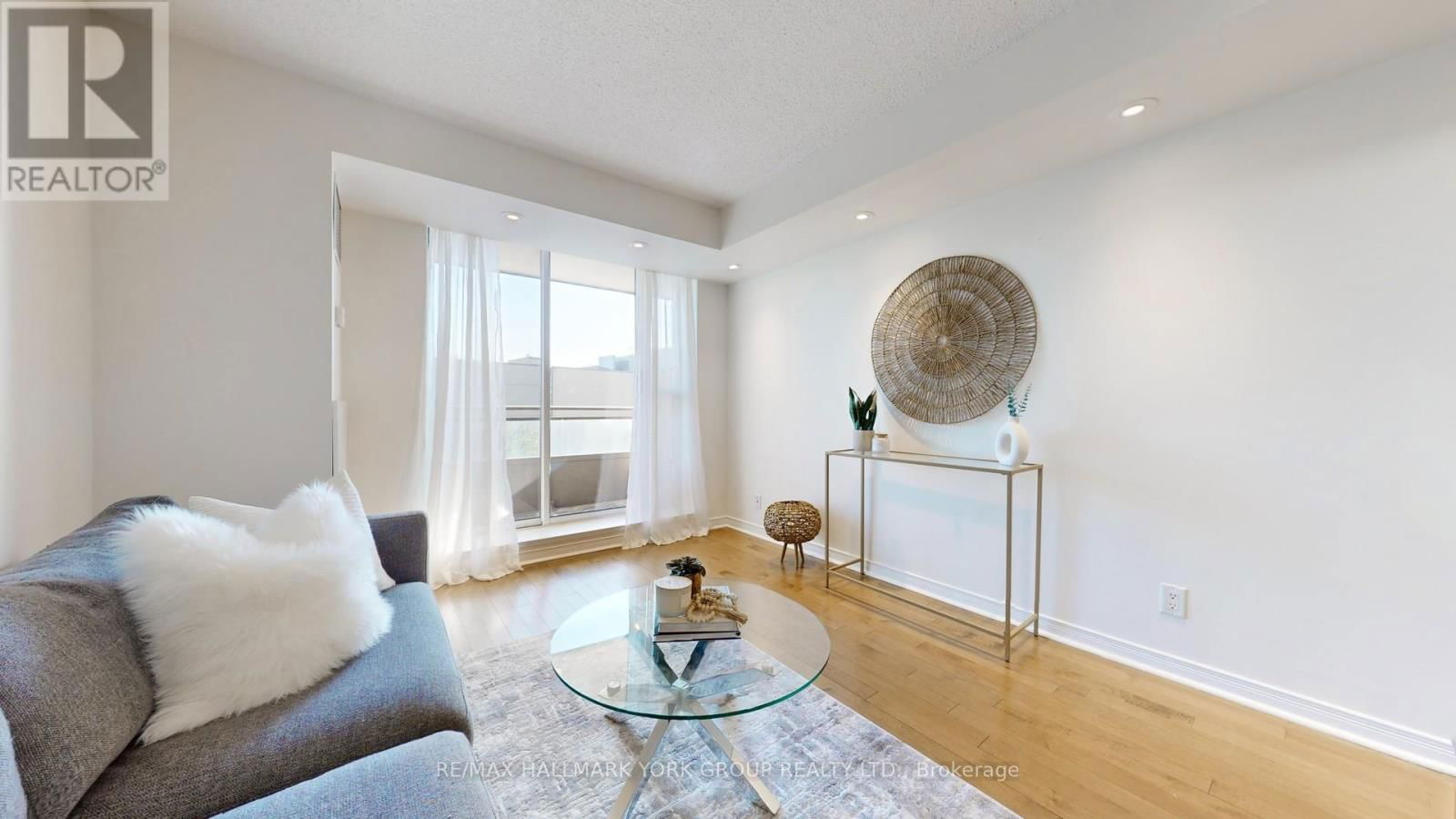 512 - 245 DAVISVILLE AVENUE Image 7