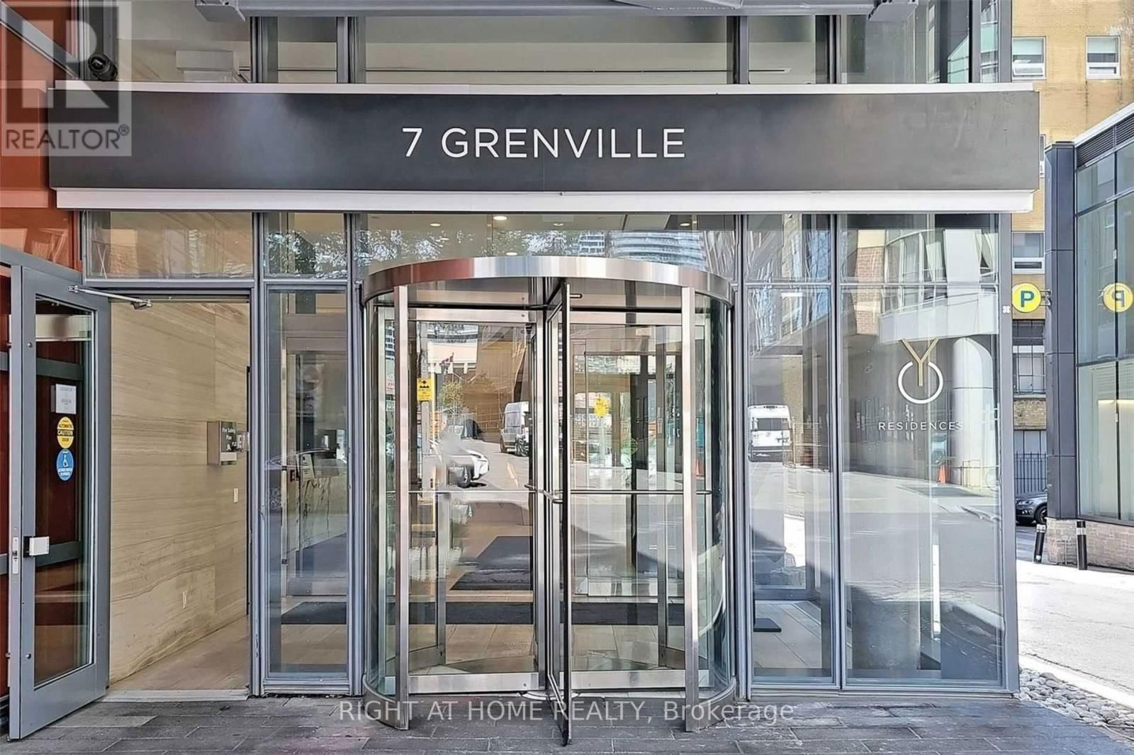 512 - 7 GRENVILLE STREET Image 3