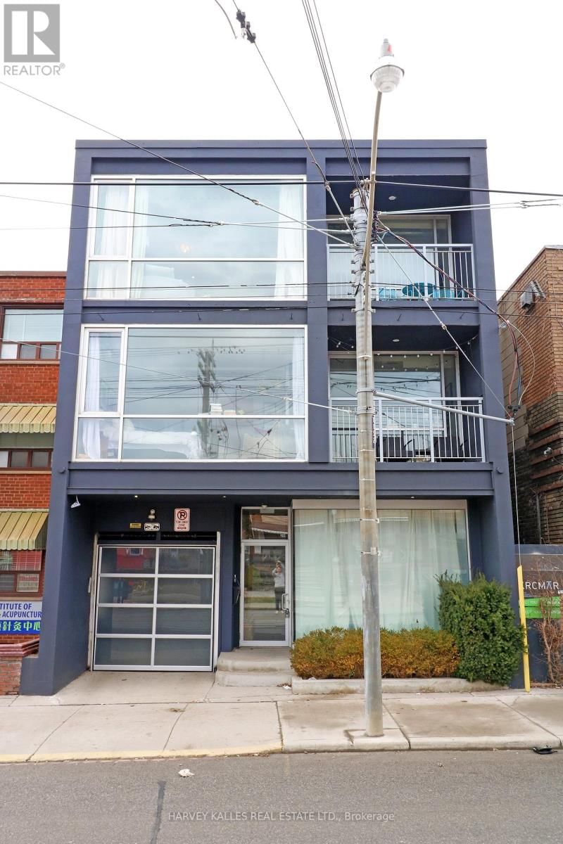 1B - 214 BATHURST STREET Image 1