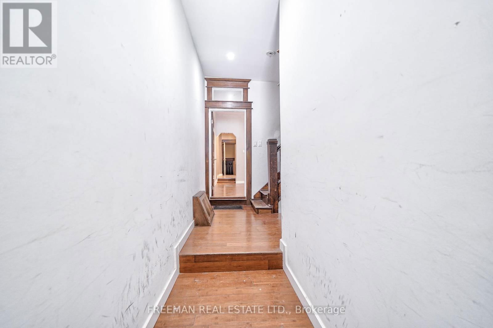 472 CRAWFORD STREET Image 4