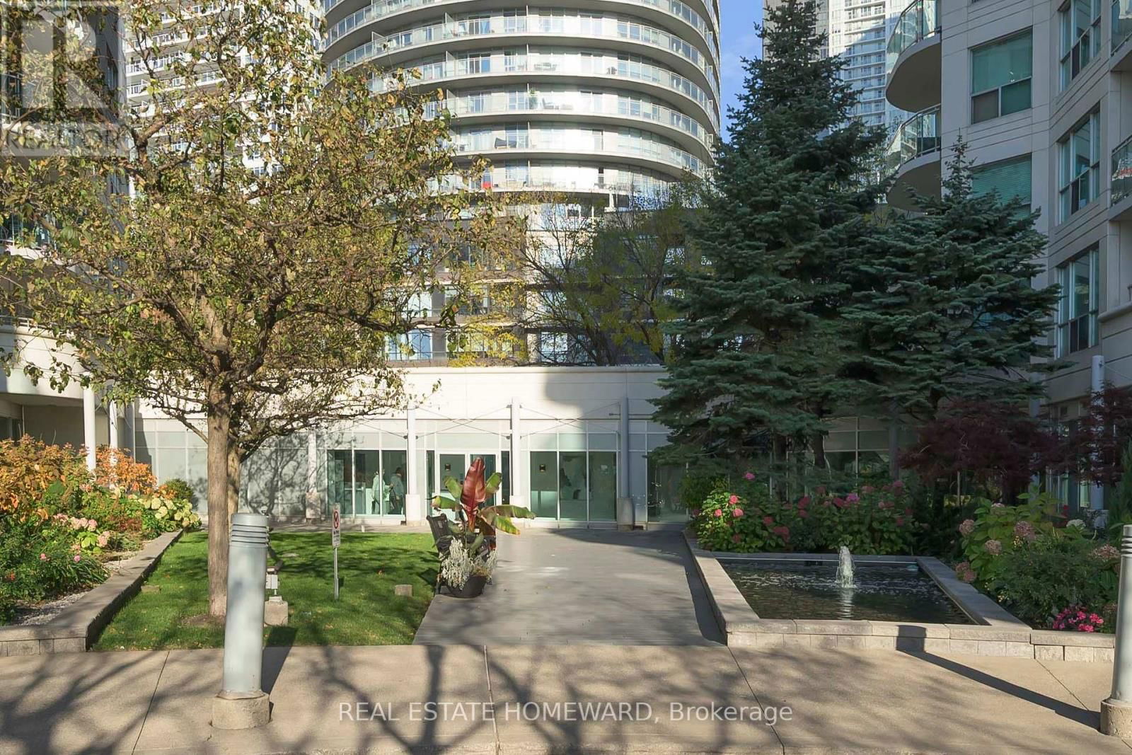 110 - 600 QUEENS QUAY W Image 1