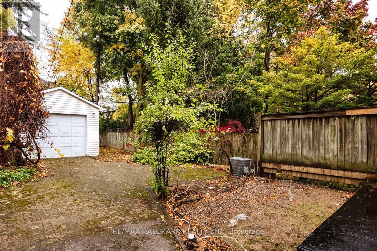 106 ROSLIN AVENUE Image 31