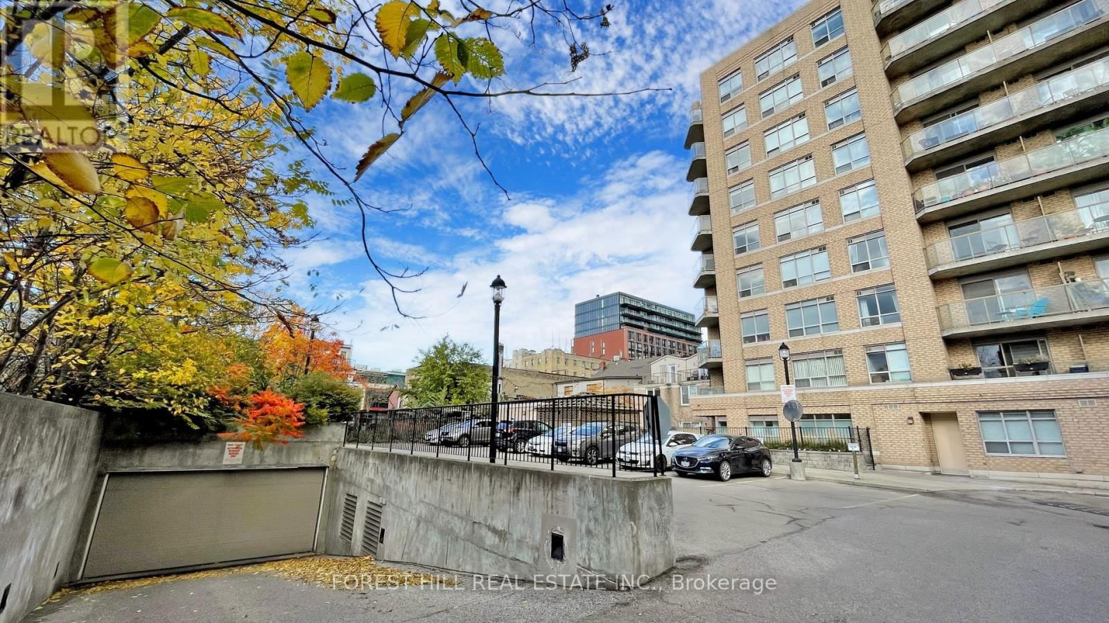 310 - 140 BATHURST STREET N Image 27