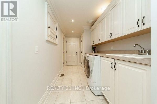 92 HILL CRES Image 14