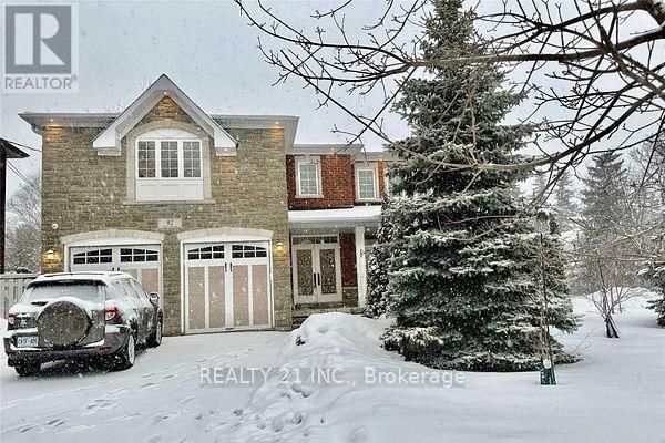 92 HILL CRES Image 30