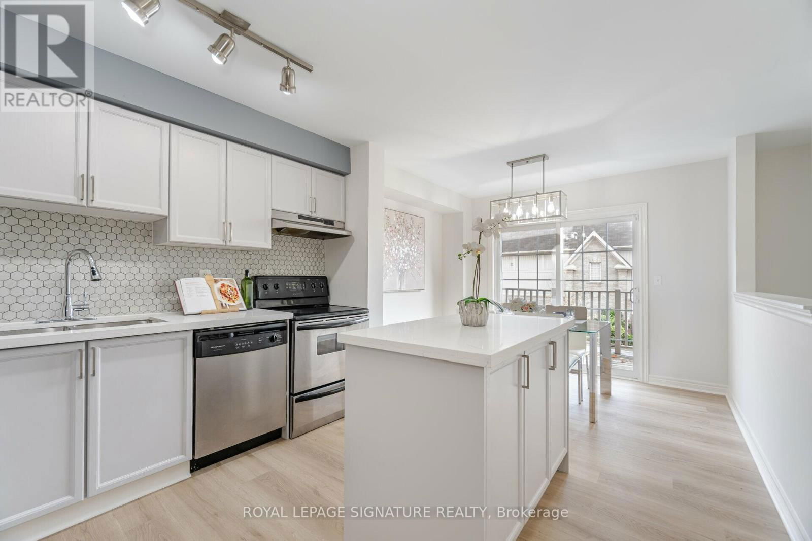 3 - 735 SHEPPARD AVENUE Image 3