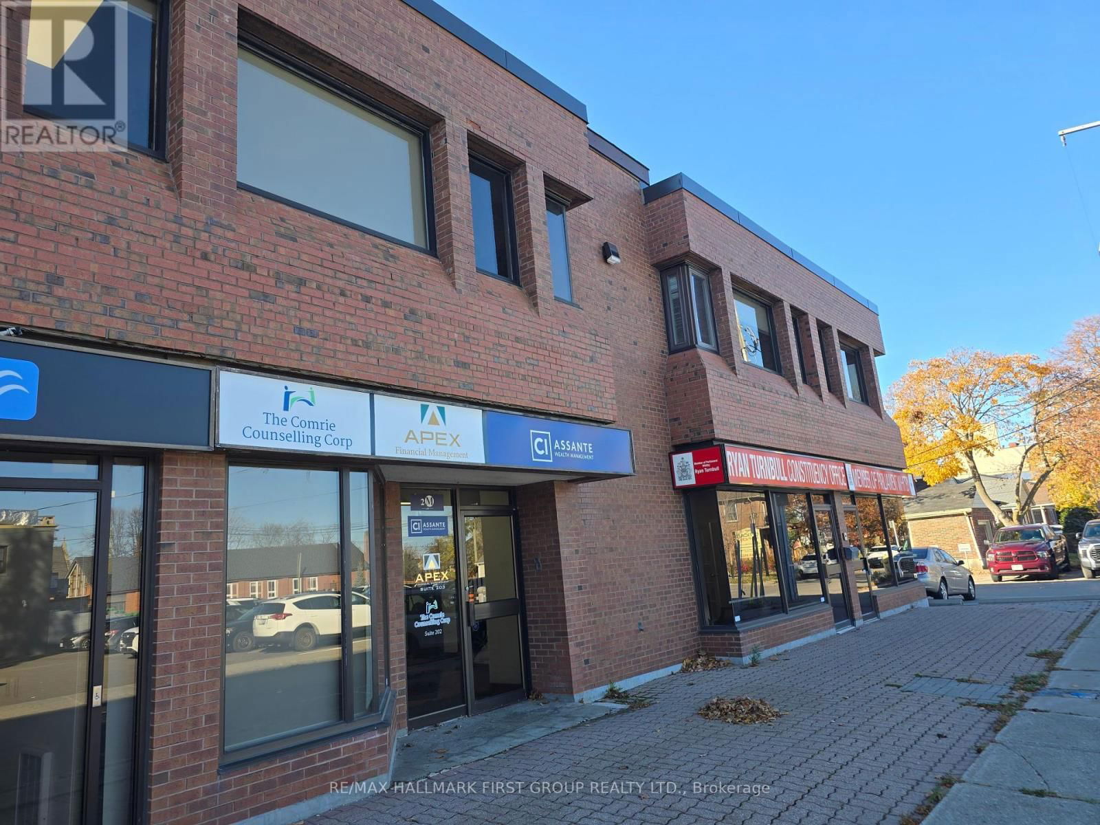 #206 - 400 DUNDAS STREET W Image 2