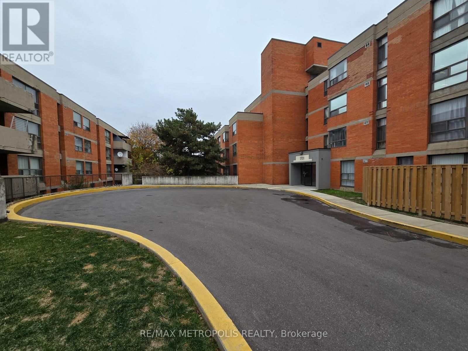 107 - 1701 MCCOWAN ROAD Image 3