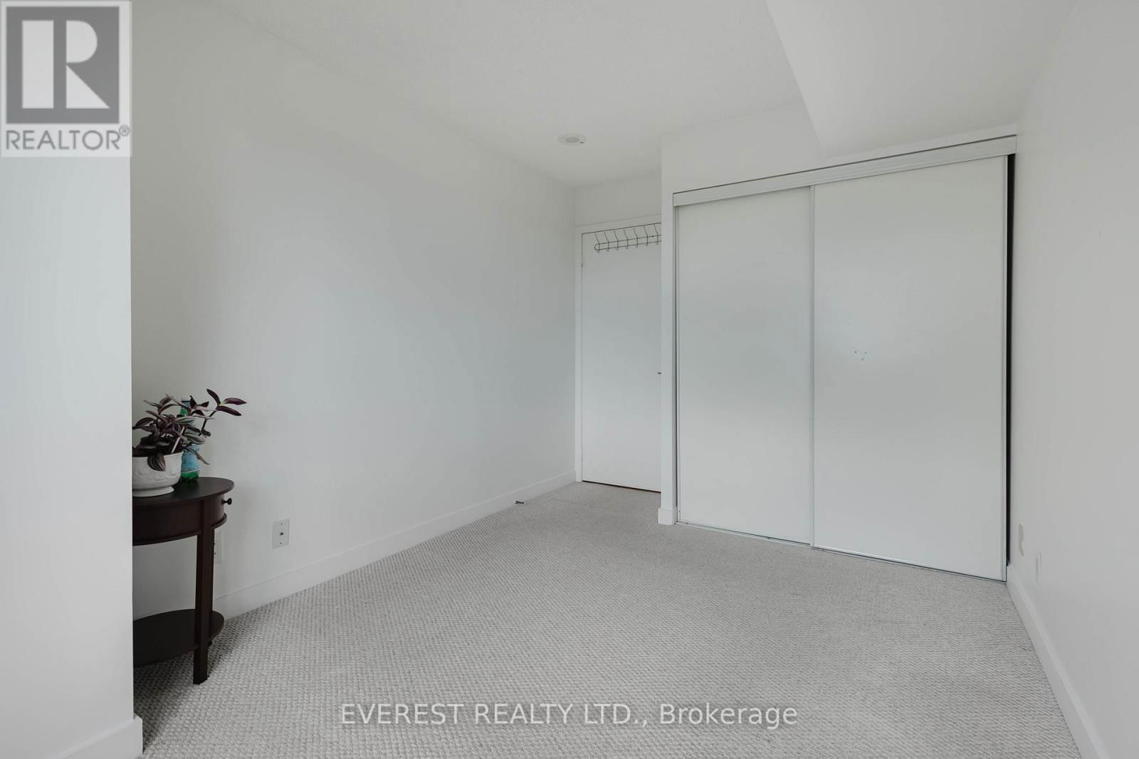 1609 - 36 LEE CENTRE DRIVE Image 14