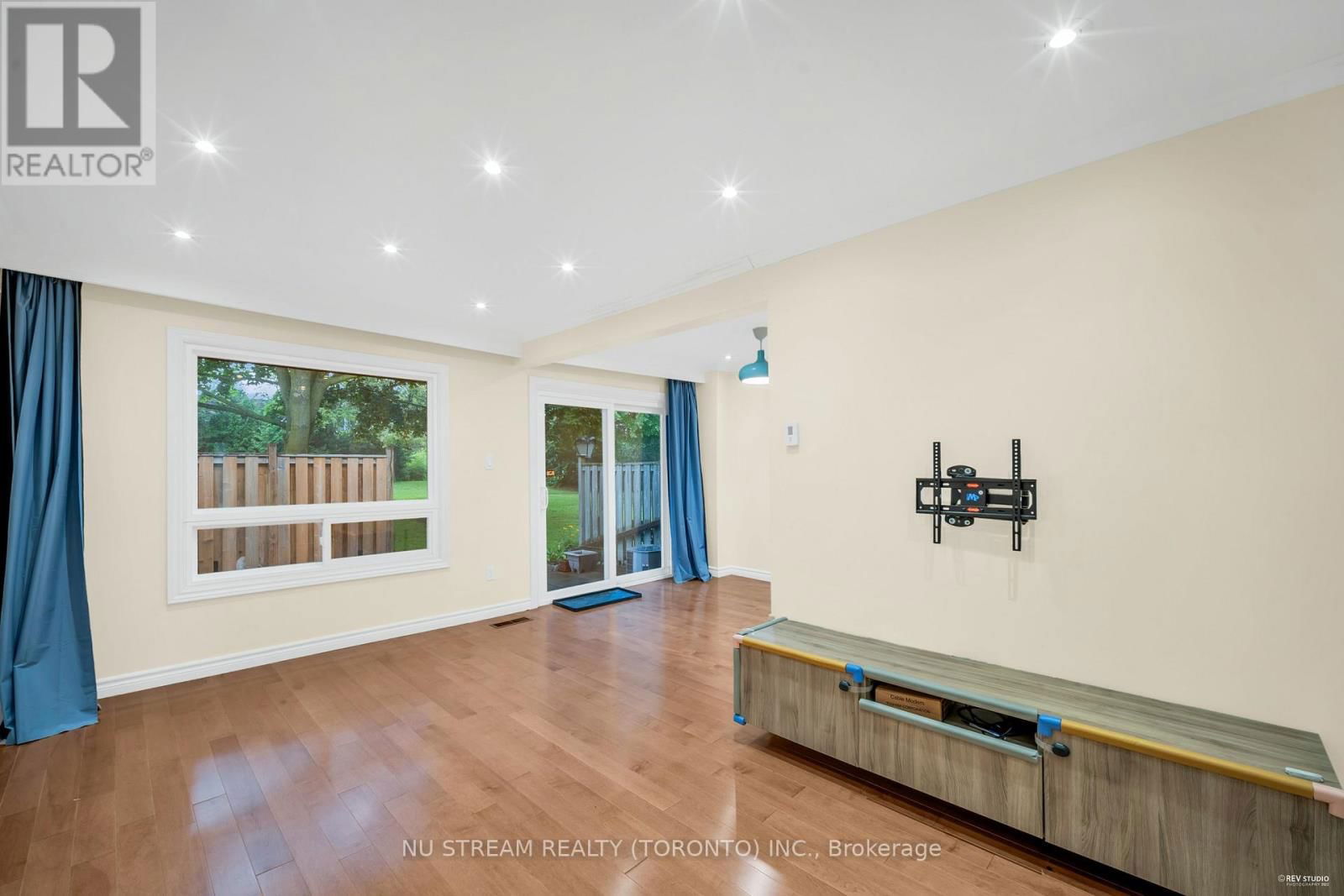 207 HUNTINGDALE BOULEVARD Image 4