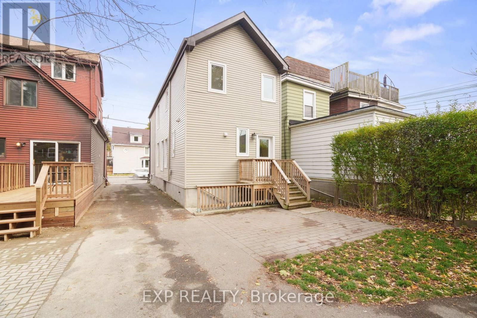 16 COXWELL AVENUE Image 30