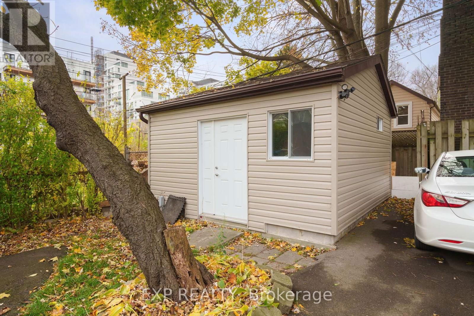 16 COXWELL AVENUE Image 32