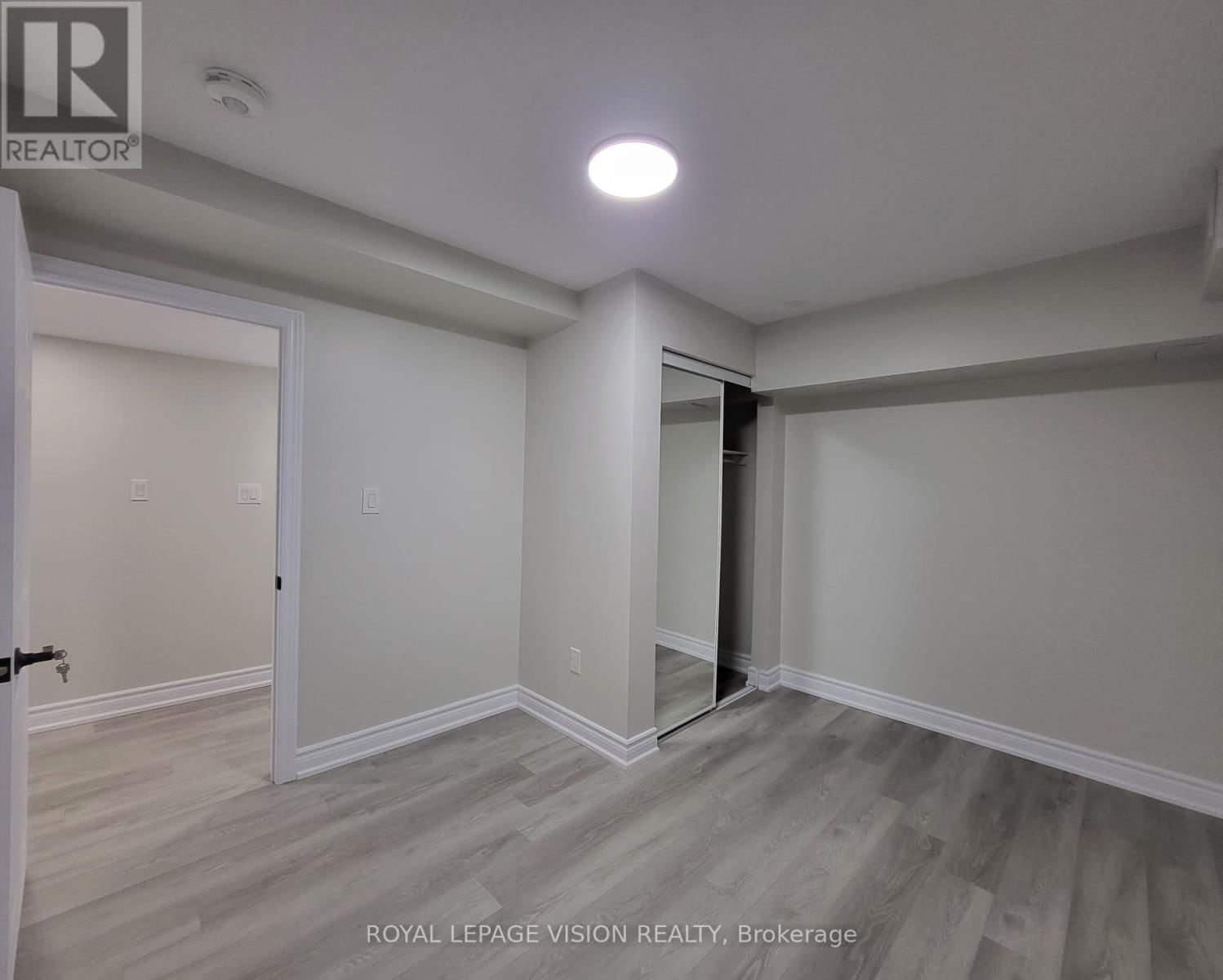 884 SHEPPARD AVENUE Image 6