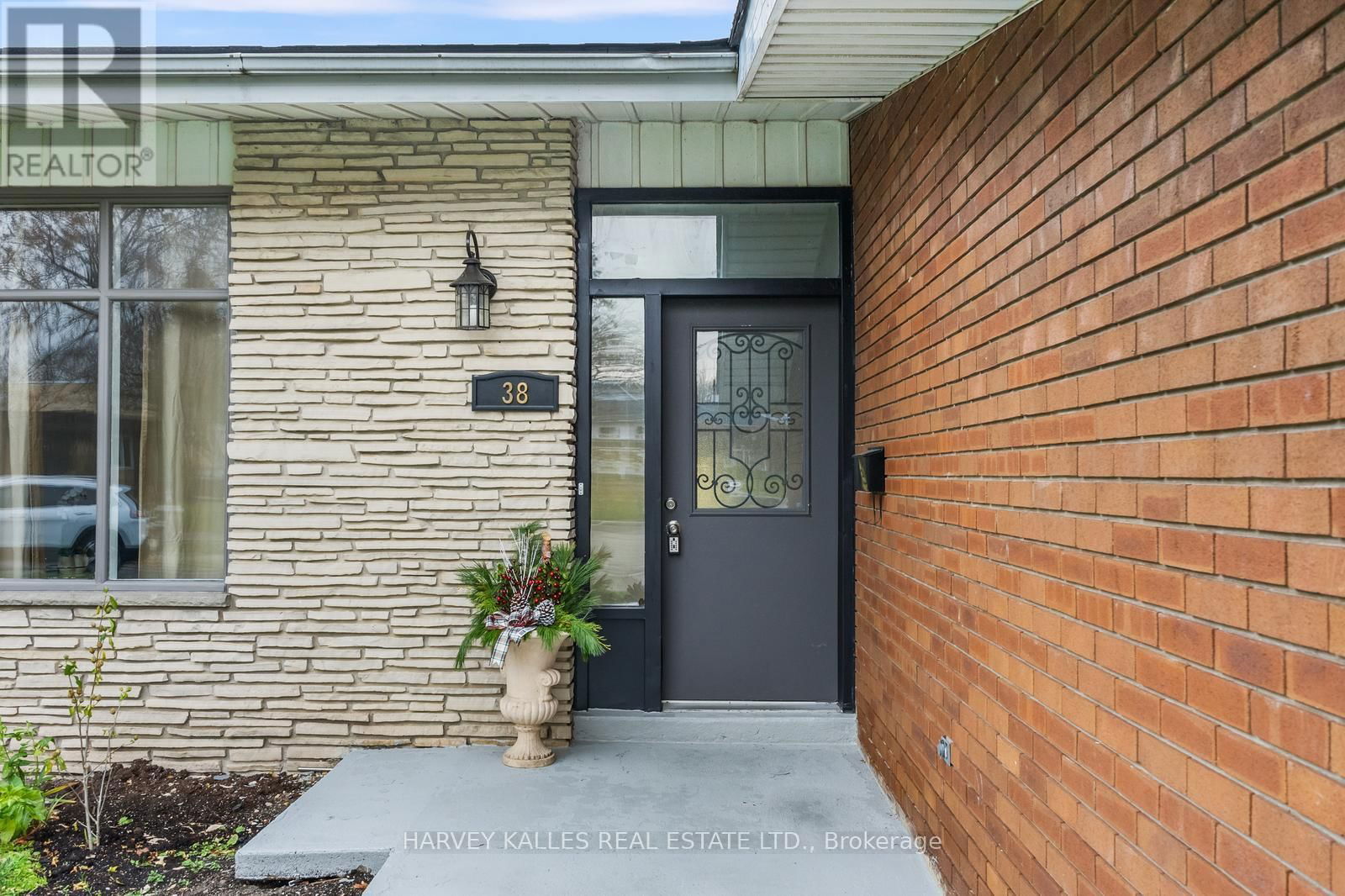 38 FOLLETT COURT Image 3