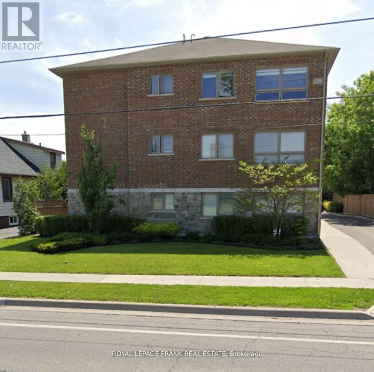 1418 SIMCOE STREET S Image 1