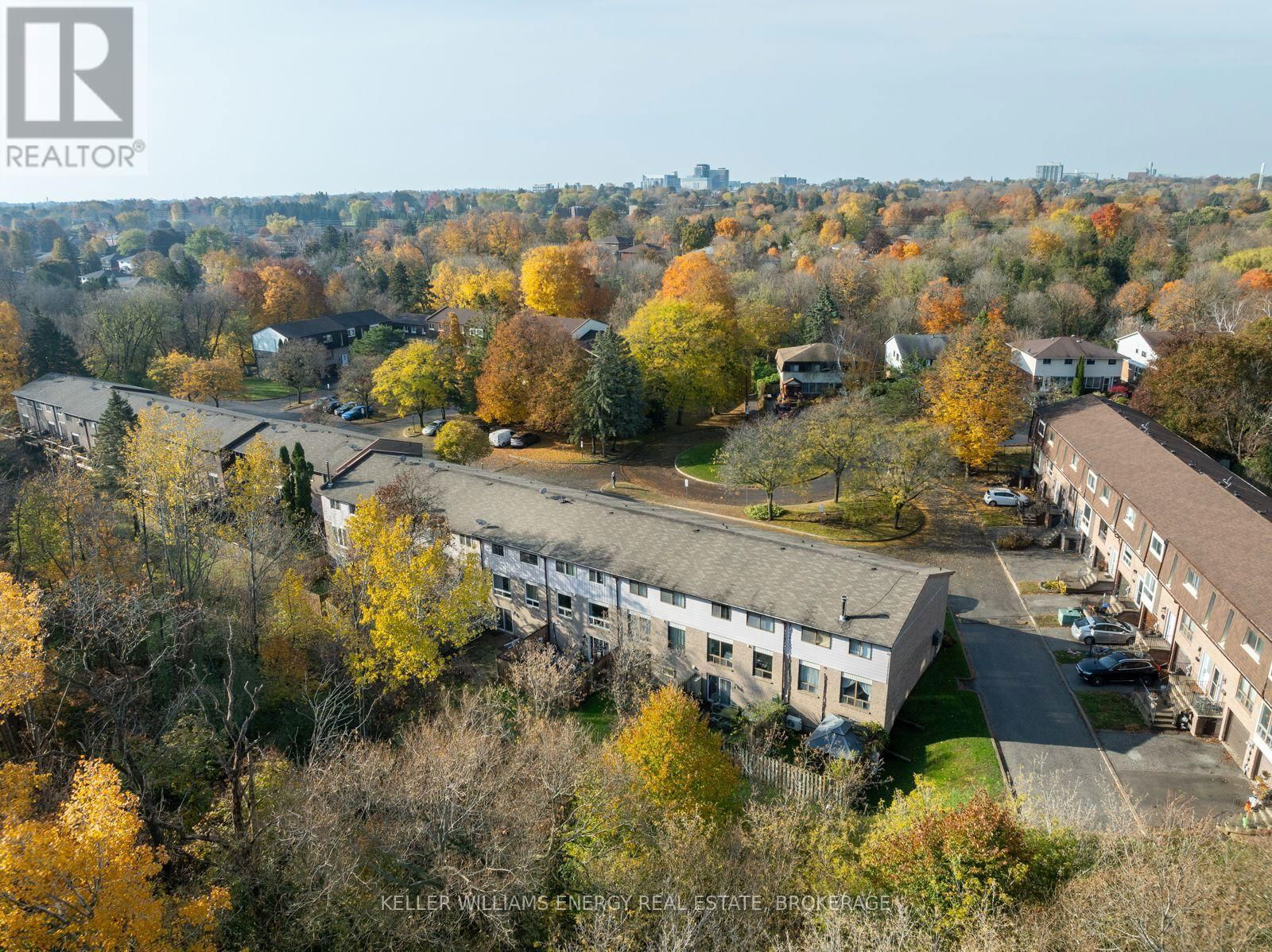 15 - 350 CAMELOT COURT Image 33