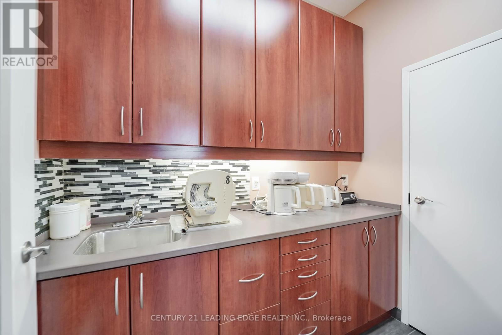309 - 385 SILVER STAR BOULEVARD Image 34