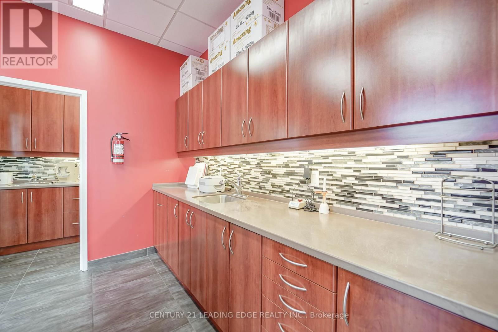 309 - 385 SILVER STAR BOULEVARD Image 36