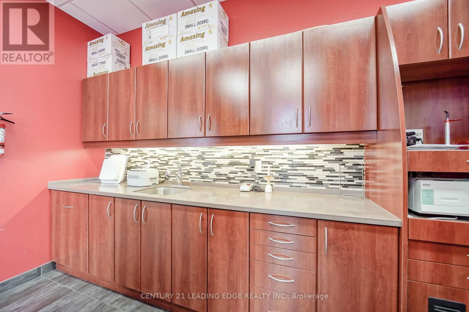 309 - 385 SILVER STAR BOULEVARD Image 37