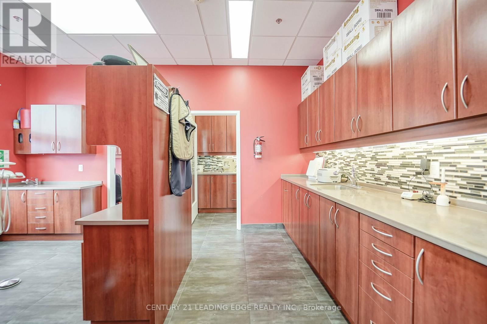 309 - 385 SILVER STAR BOULEVARD Image 39