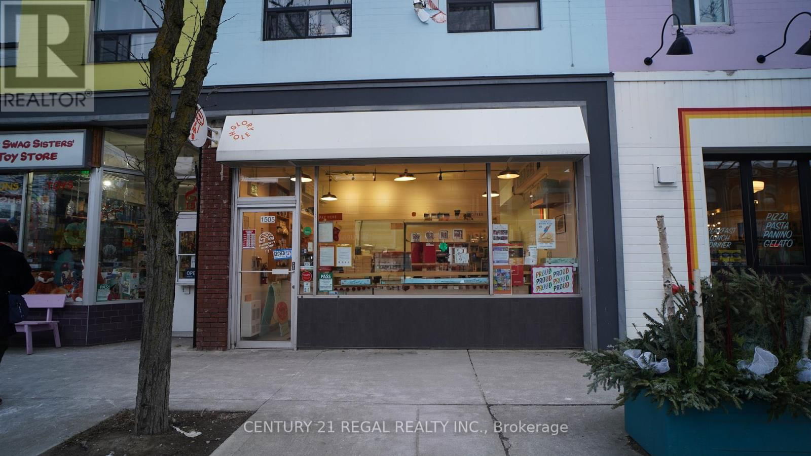 1505 GERRARD STREET E Image 23