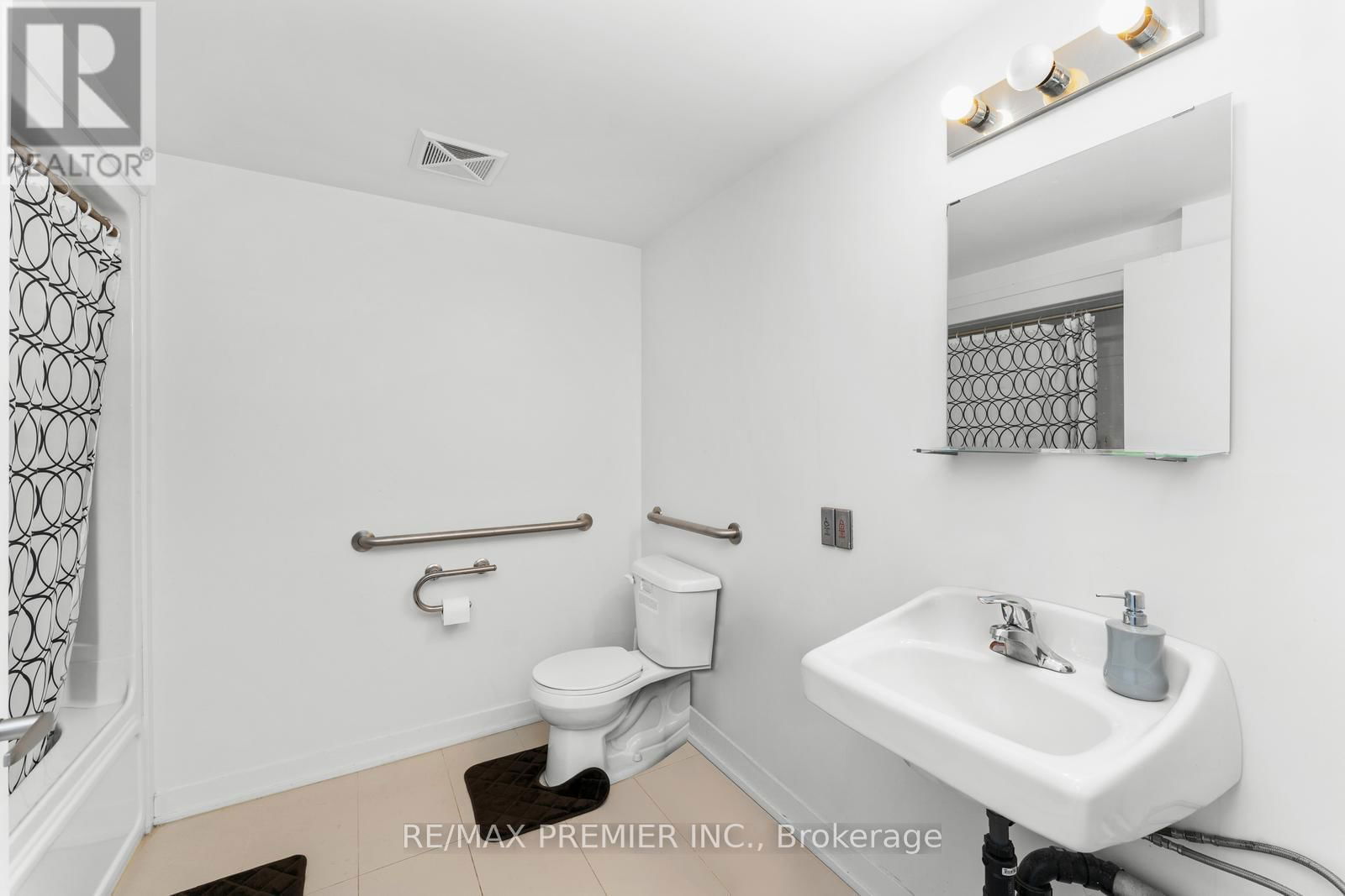 212 - 1800 SIMCOE STREET NORTH Image 16