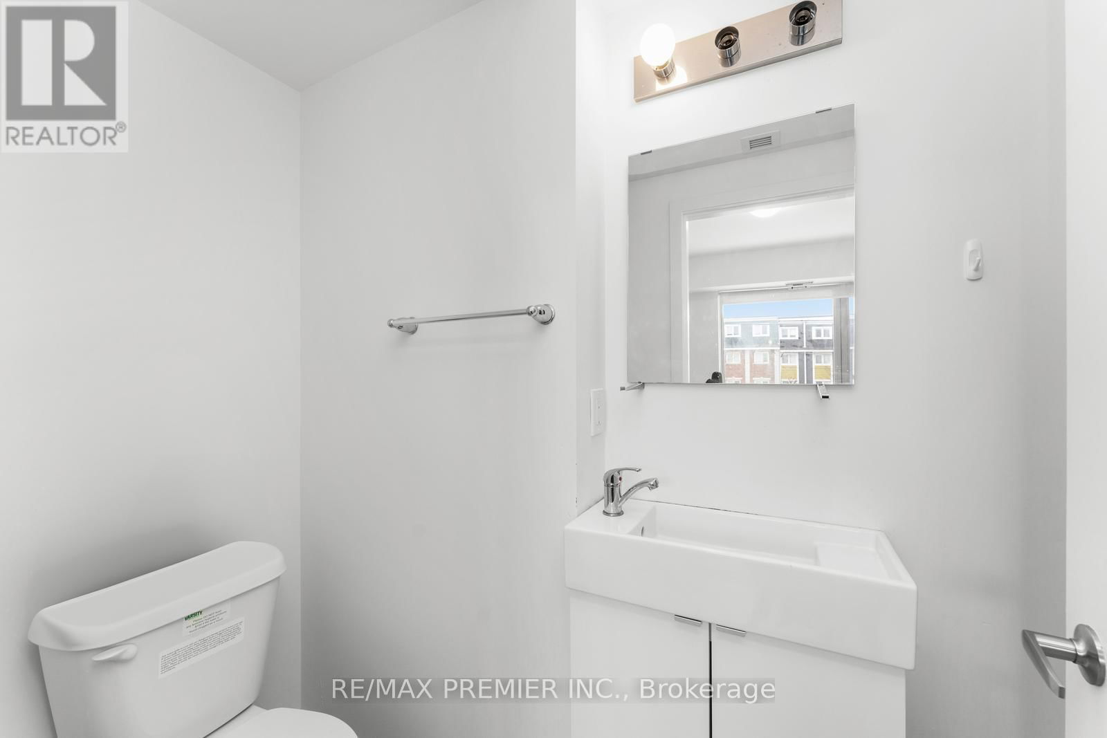 212 - 1800 SIMCOE STREET NORTH Image 21
