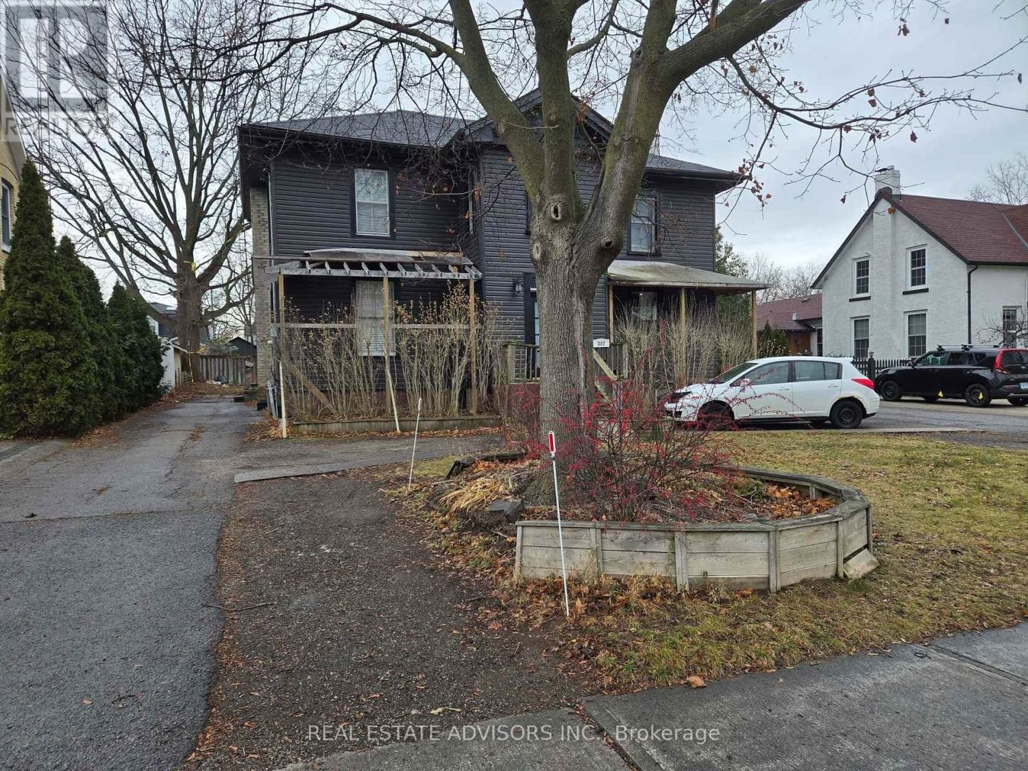 302 BYRON STREET N Image 2