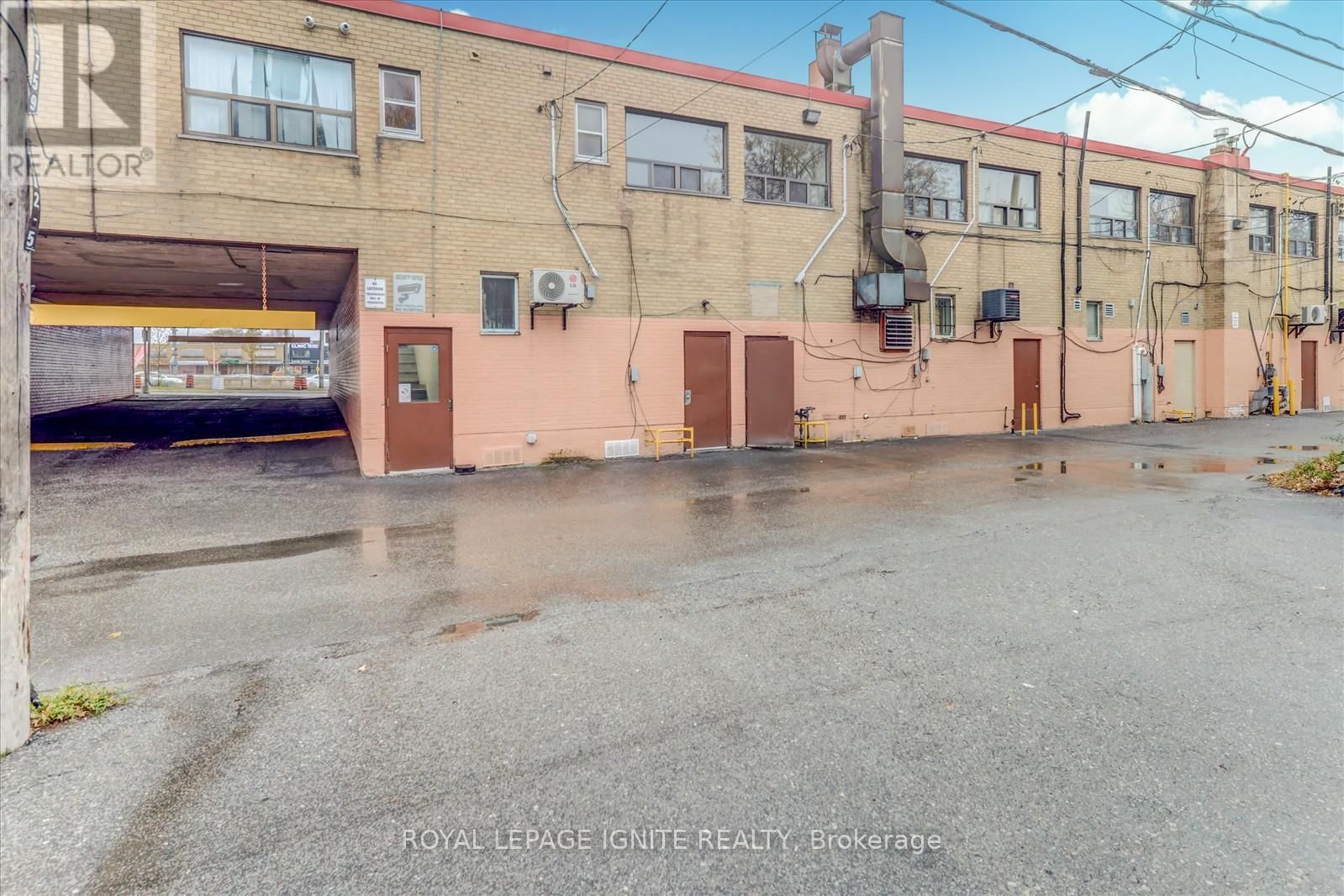 2398 EGLINTON AVENUE E Image 30