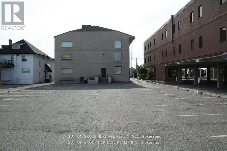 286 KING STREET W Image 4