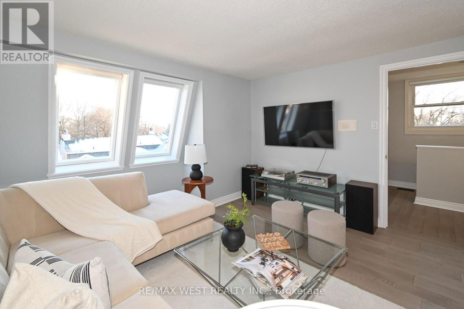 10 - 45 BIRCHMOUNT ROAD Image 8