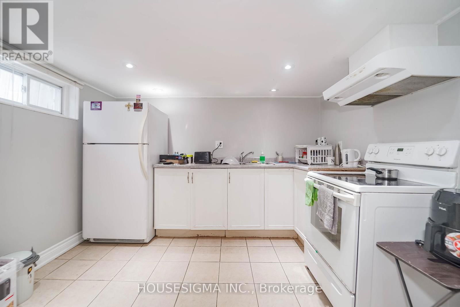 855 GRIERSON STREET Image 31