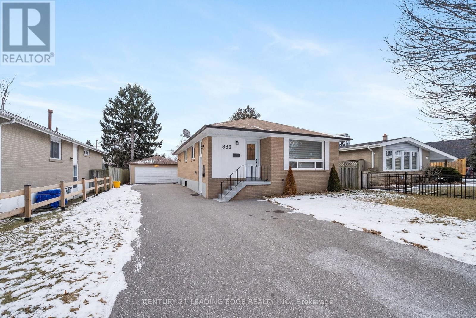 888 NAROCH BOULEVARD Image 1